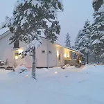 ヴィラ Nordic In With A Private Sledding Hill, Sauna & Cozy Family *