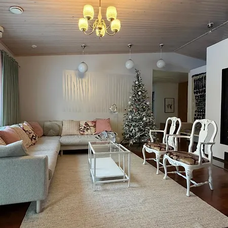 Huvilat Nordic In With A Private Sledding Hill, Sauna & Cozy Family