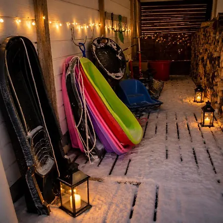 Nordic In With A Private Sledding Hill, Sauna & Cozy Family *