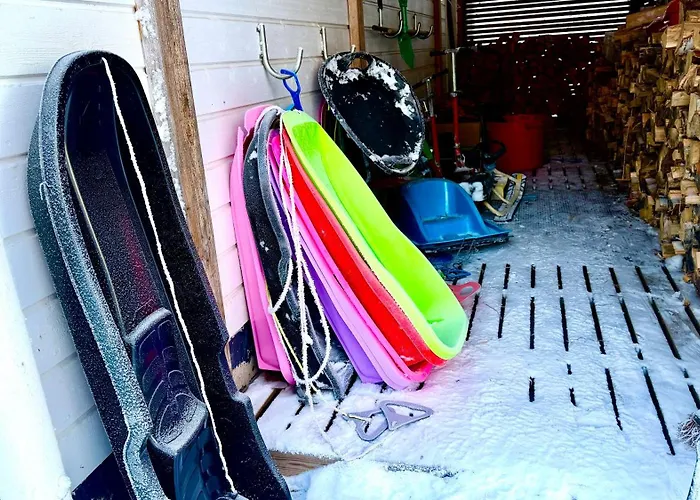 Nordic In With A Private Sledding Hill, Sauna & Cozy Family Villa Rovaniemi